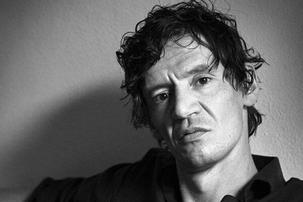 Auteur Peter Buwalda te gast in Bibliotheek Neede