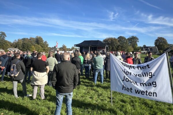 Eibergen onder streng toezicht bij protest tegen asielopvang: ‘Nodig om het rustig te houden’